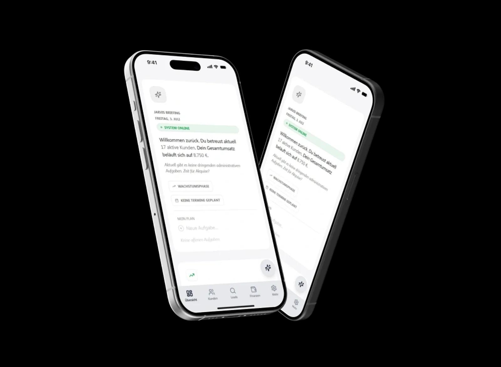 JARVIS Business-OS auf zwei Smartphones: Kunden-Briefing mit Umsatz und ein Lead-Finder-Screen